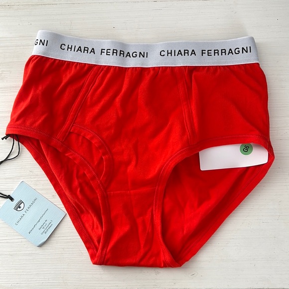 Chiara Ferragni red high panty - Picture 3 of 8